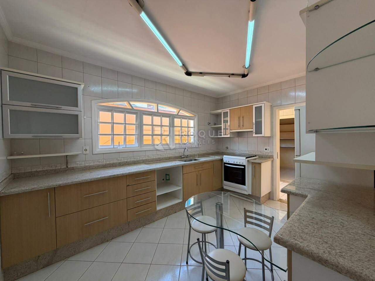 Casa Residencial à venda no bairro Jardim Residencial Monsenhor Rossi: COZINHA
