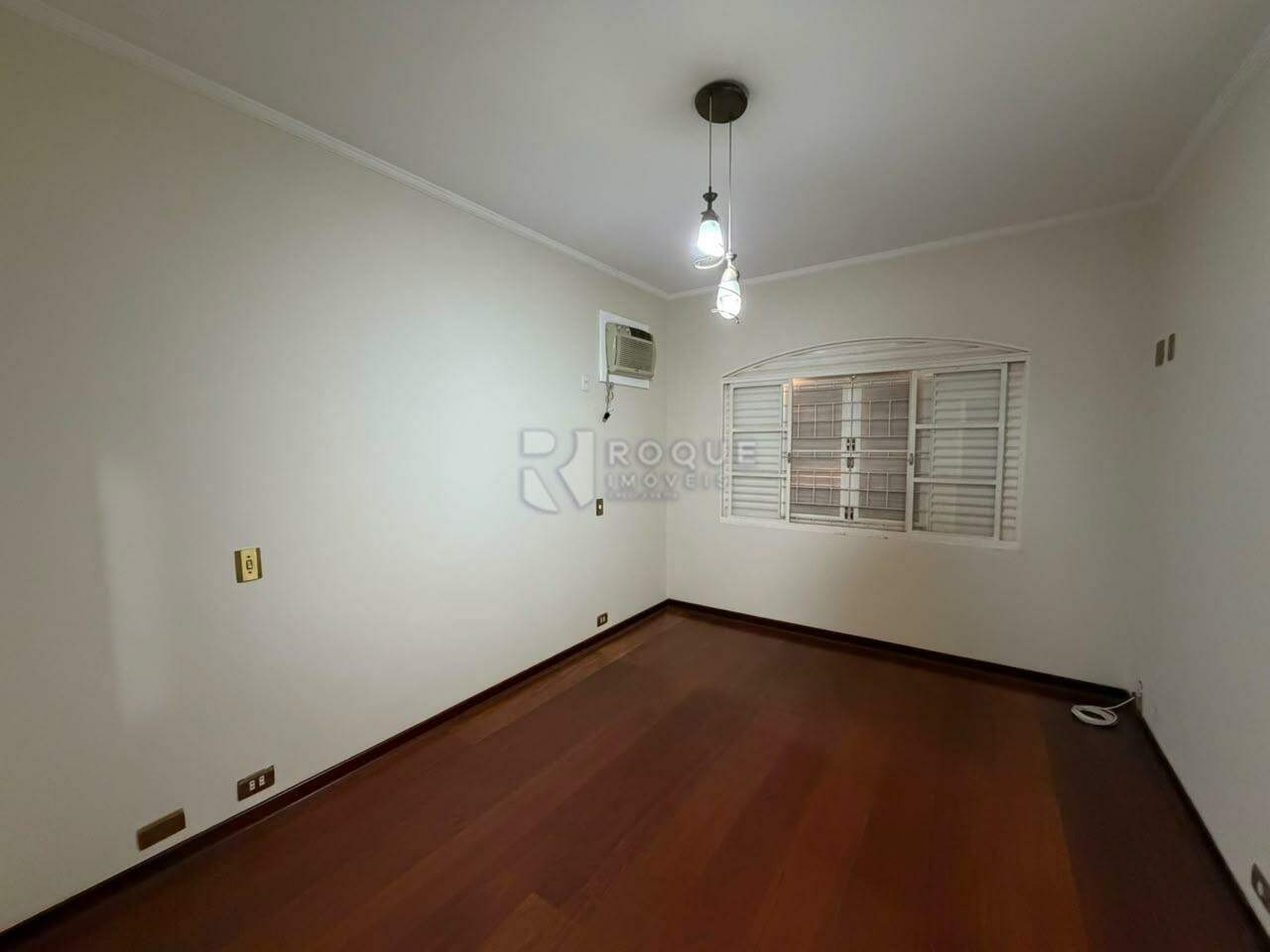 Casa Residencial à venda no bairro Jardim Residencial Monsenhor Rossi: SUÍTE 02