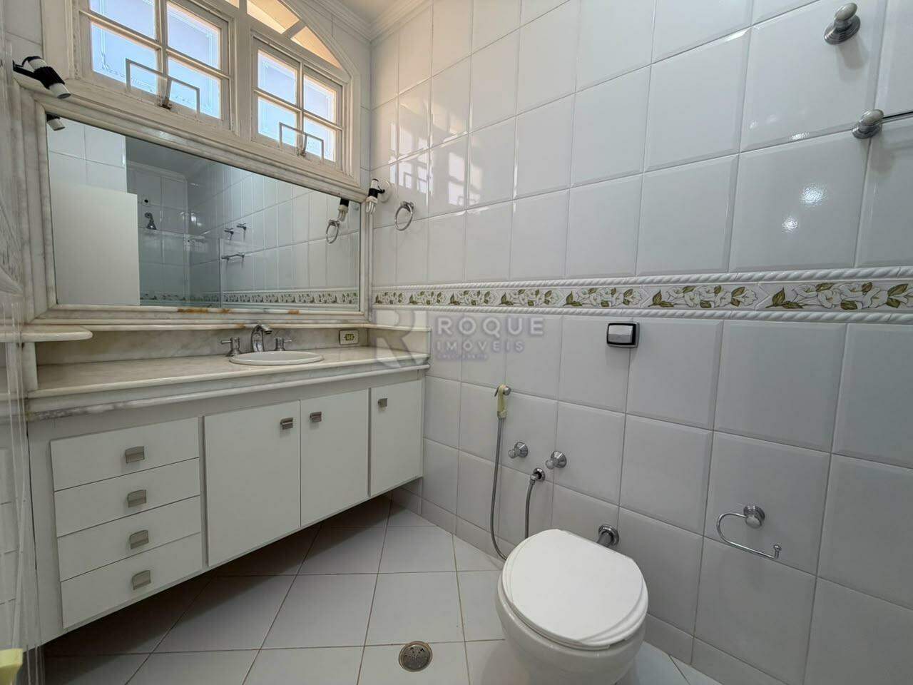 Casa Residencial à venda no bairro Jardim Residencial Monsenhor Rossi: BANHEIRO - SUÍTE 02