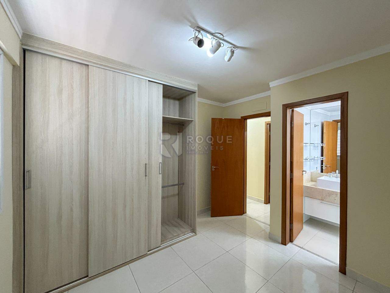Apartamento para aluguel no bairro Centro: Dormitório 2 suíte