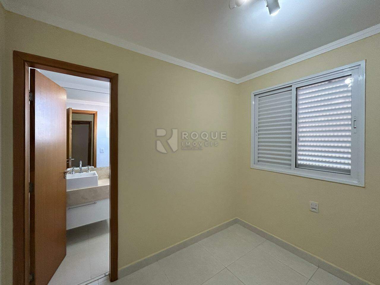 Apartamento para aluguel no bairro Centro: Dormitório 3 suíte