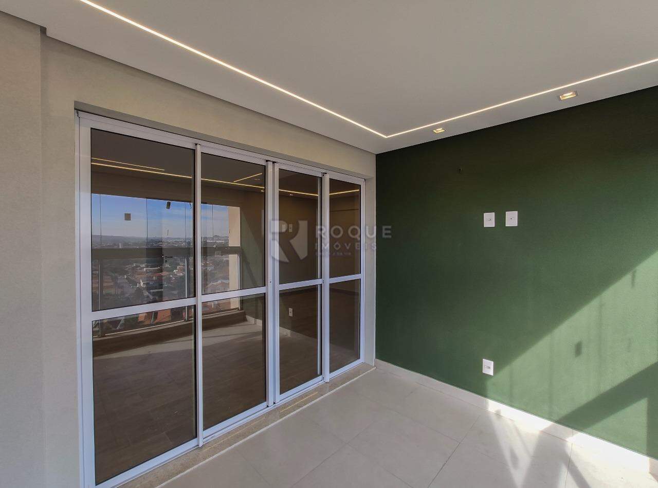 Apartamento à venda no bairro Vila Primavera: Sacada