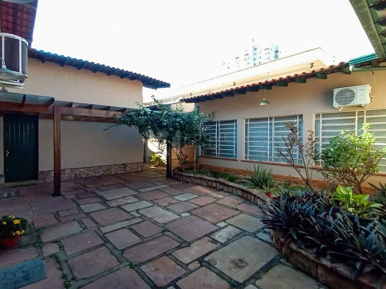 Casa Residencial à venda no bairro Centro: