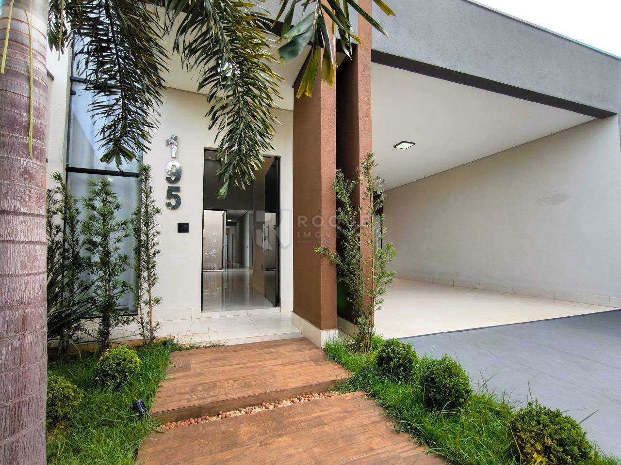 Casa em condomínio à venda no bairro Jardim Solar dos Nobres: FRENTE