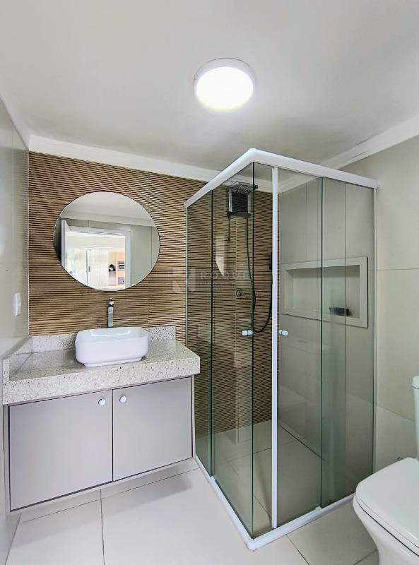 Casa em condomínio para aluguel no bairro Jardim Residencial Alto Da Capela: Wc sooial inferior