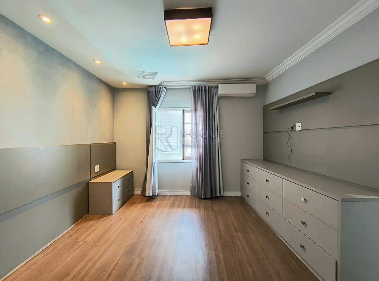 Casa em condomínio para aluguel no bairro Jardim Residencial Alto Da Capela: Dormitório 03 suíte