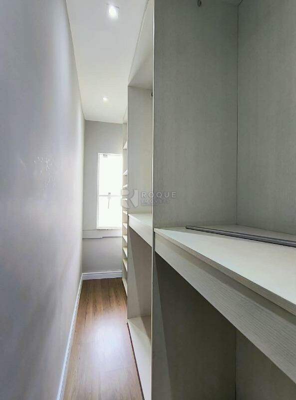 Casa em condomínio para aluguel no bairro Jardim Residencial Alto Da Capela: Closet