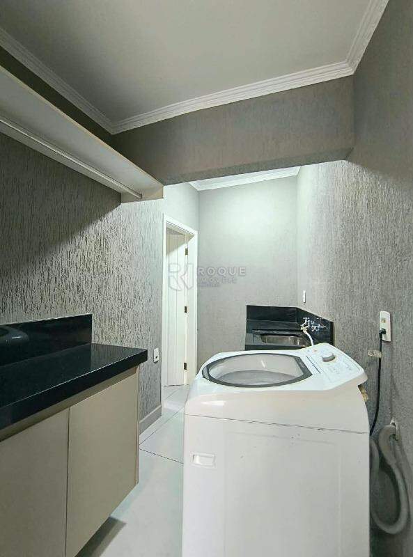 Casa em condomínio para aluguel no bairro Jardim Residencial Alto Da Capela: Lavanderia