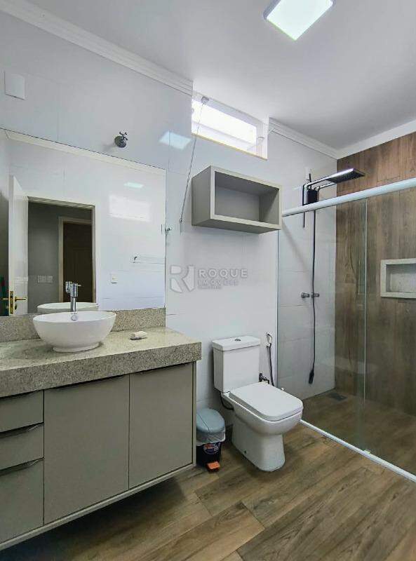 Casa em condomínio para aluguel no bairro Jardim Residencial Alto Da Capela: Wc social