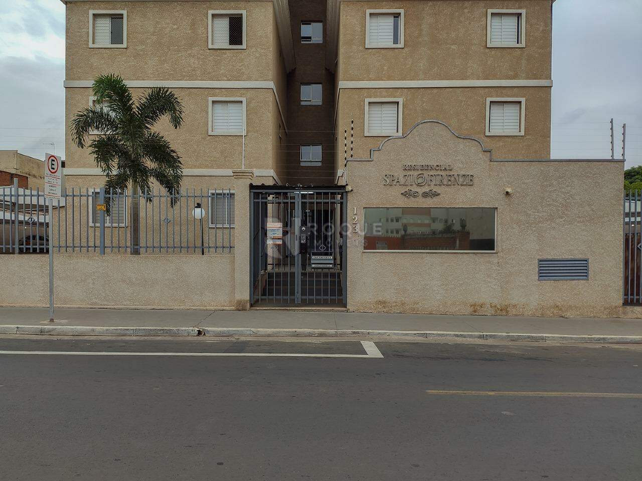 Apartamento para aluguel no bairro Chácaras Antonieta: Fachada 