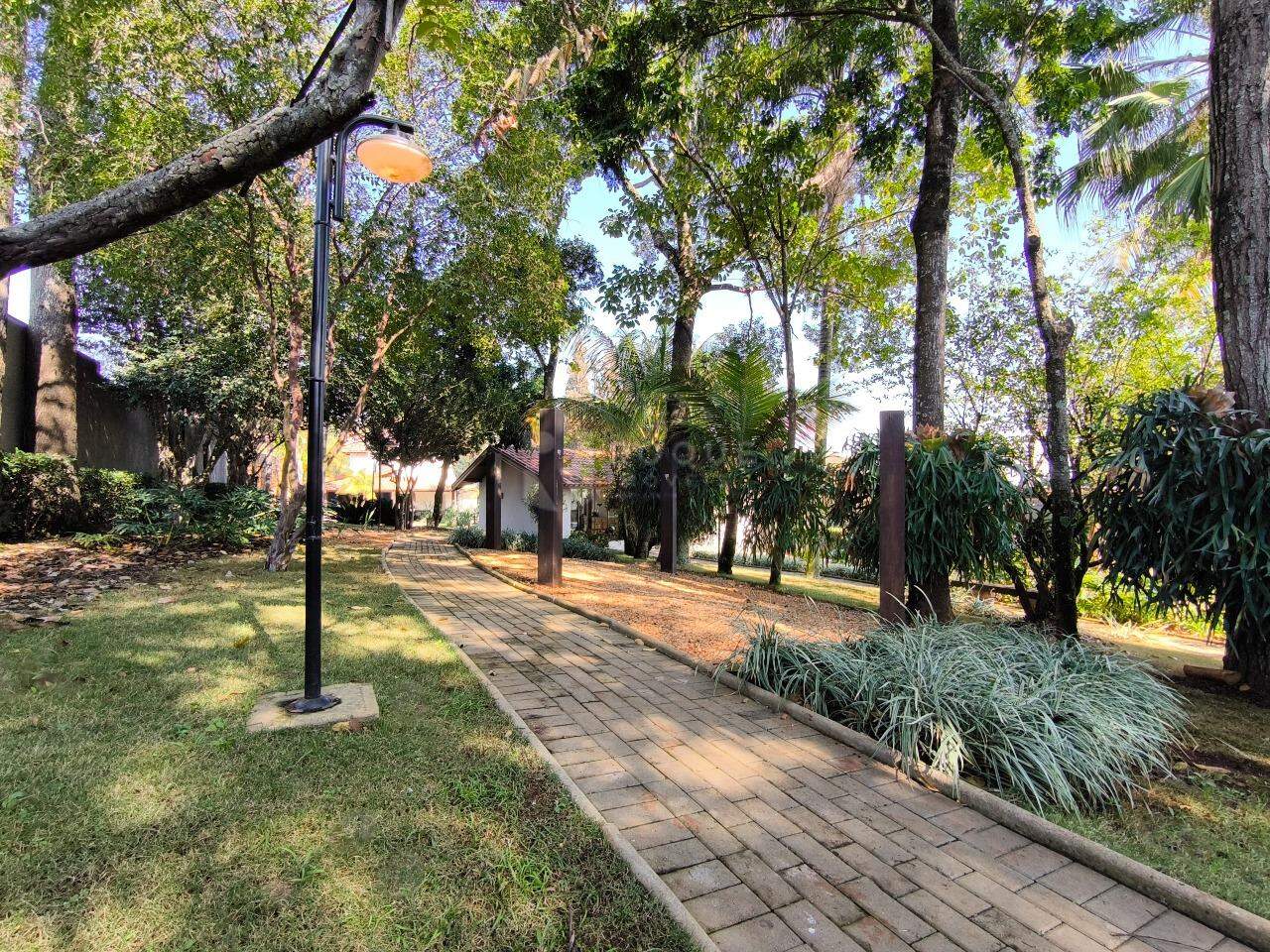 Casa em condomínio para aluguel no bairro Estância Eldorado: JARDIM