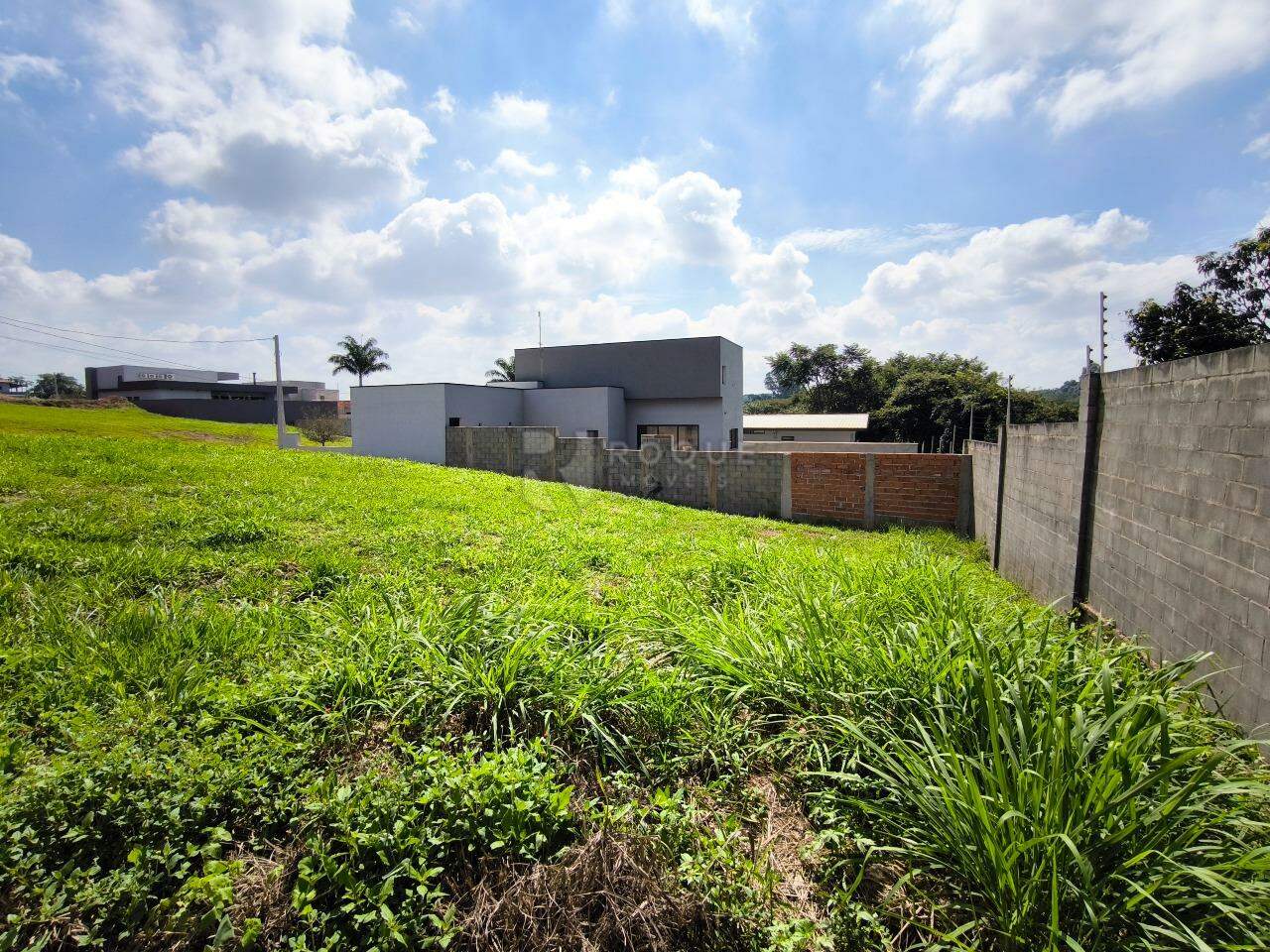 Terreno em condomínio à venda no bairro Residencial Florisa: