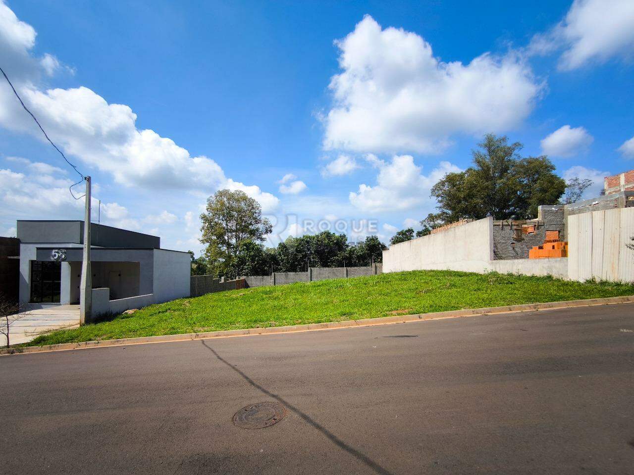 Terreno em condomínio à venda no bairro Residencial Florisa: 