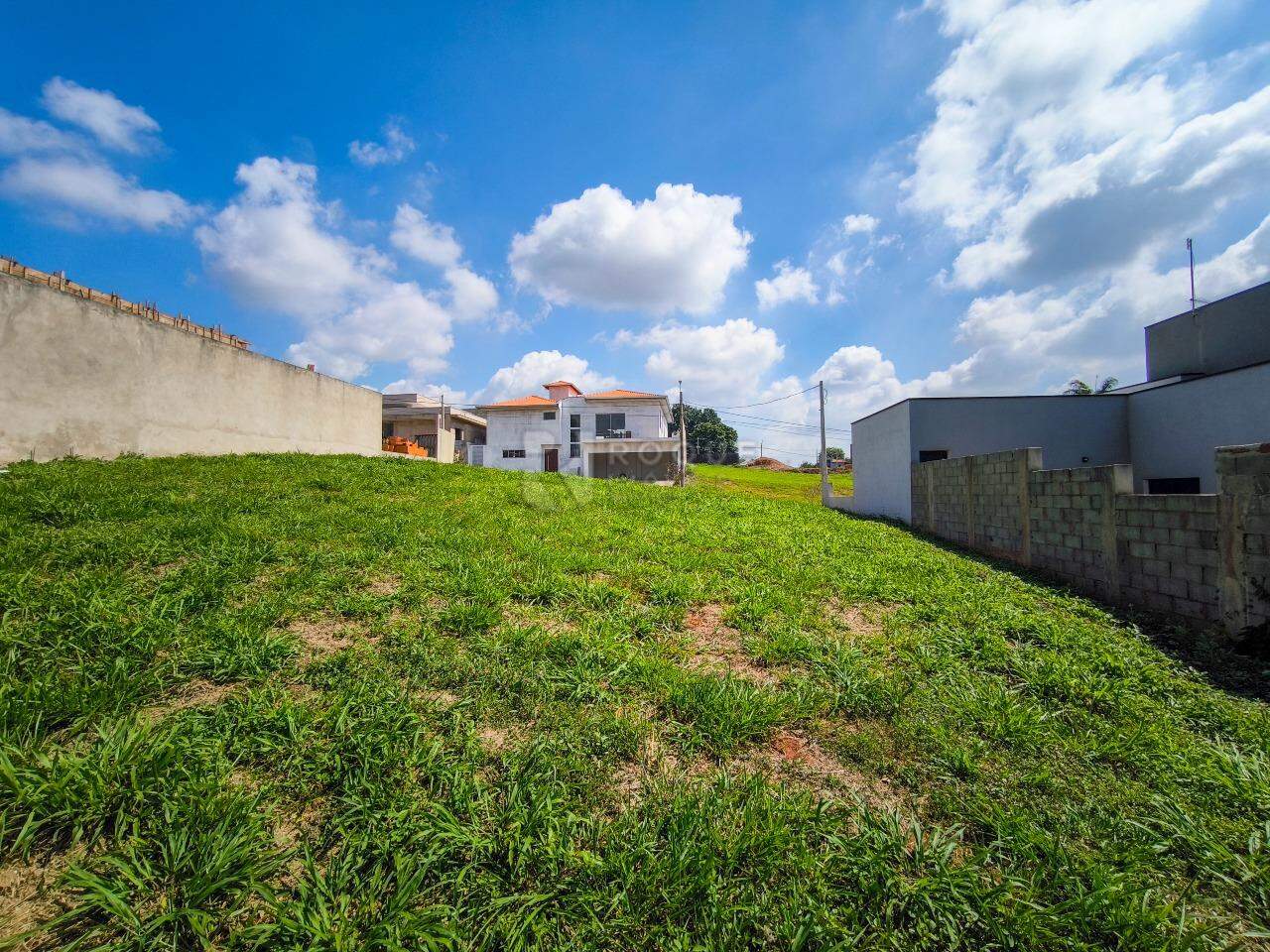 Terreno em condomínio à venda no bairro Residencial Florisa:
