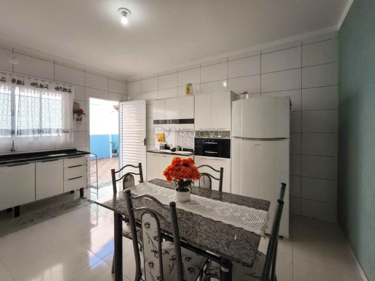 Casa Residencial à venda no bairro Parque Pompeu: COZINHA