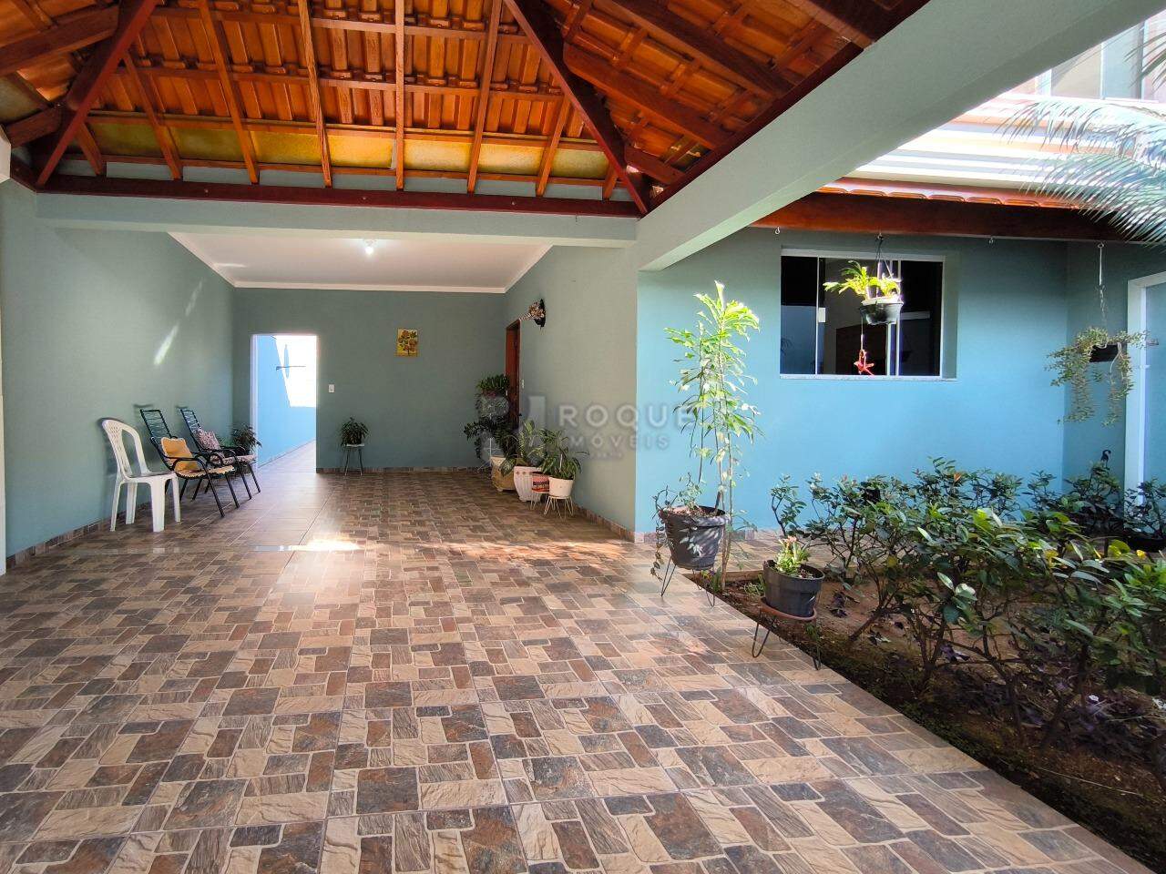 Casa Residencial à venda no bairro Parque Pompeu: FRENTE