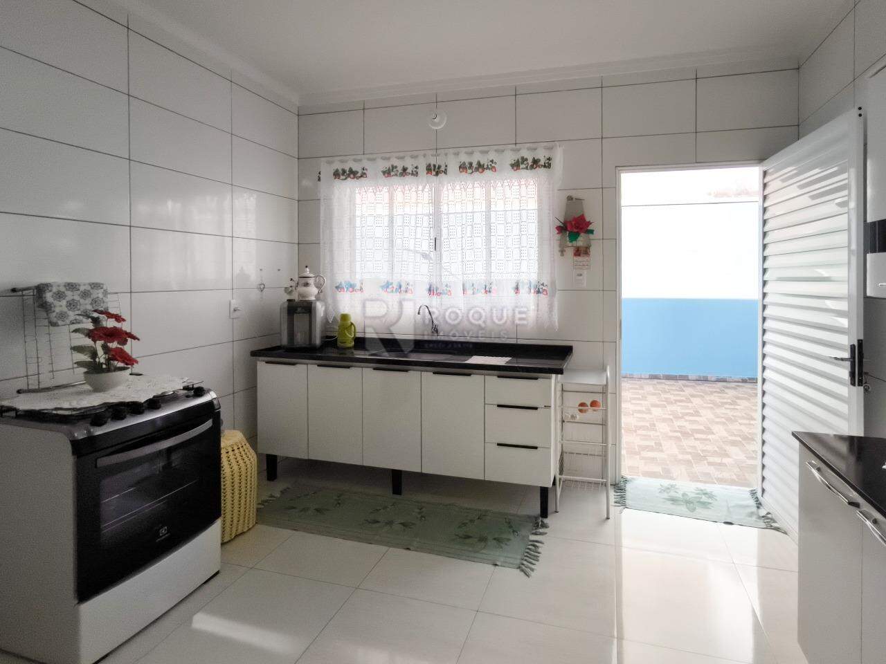 Casa Residencial à venda no bairro Parque Pompeu: COZINHA