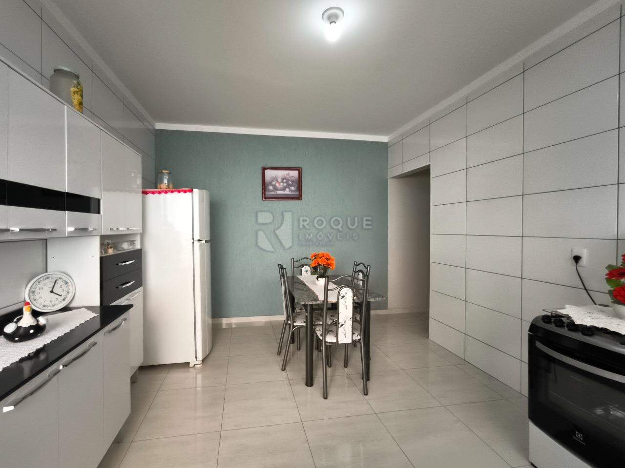 Casa Residencial à venda no bairro Parque Pompeu: COZINHA