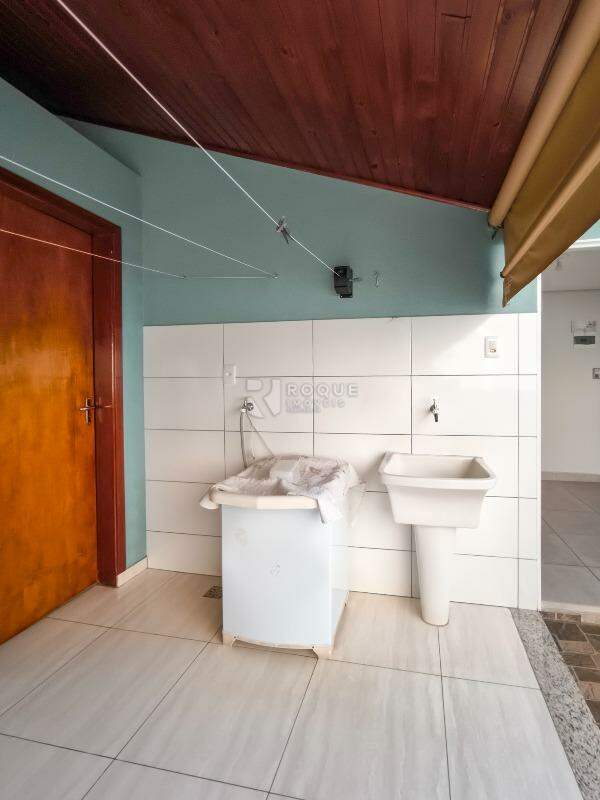 Casa Residencial à venda no bairro Parque Pompeu: LAVANDERIA