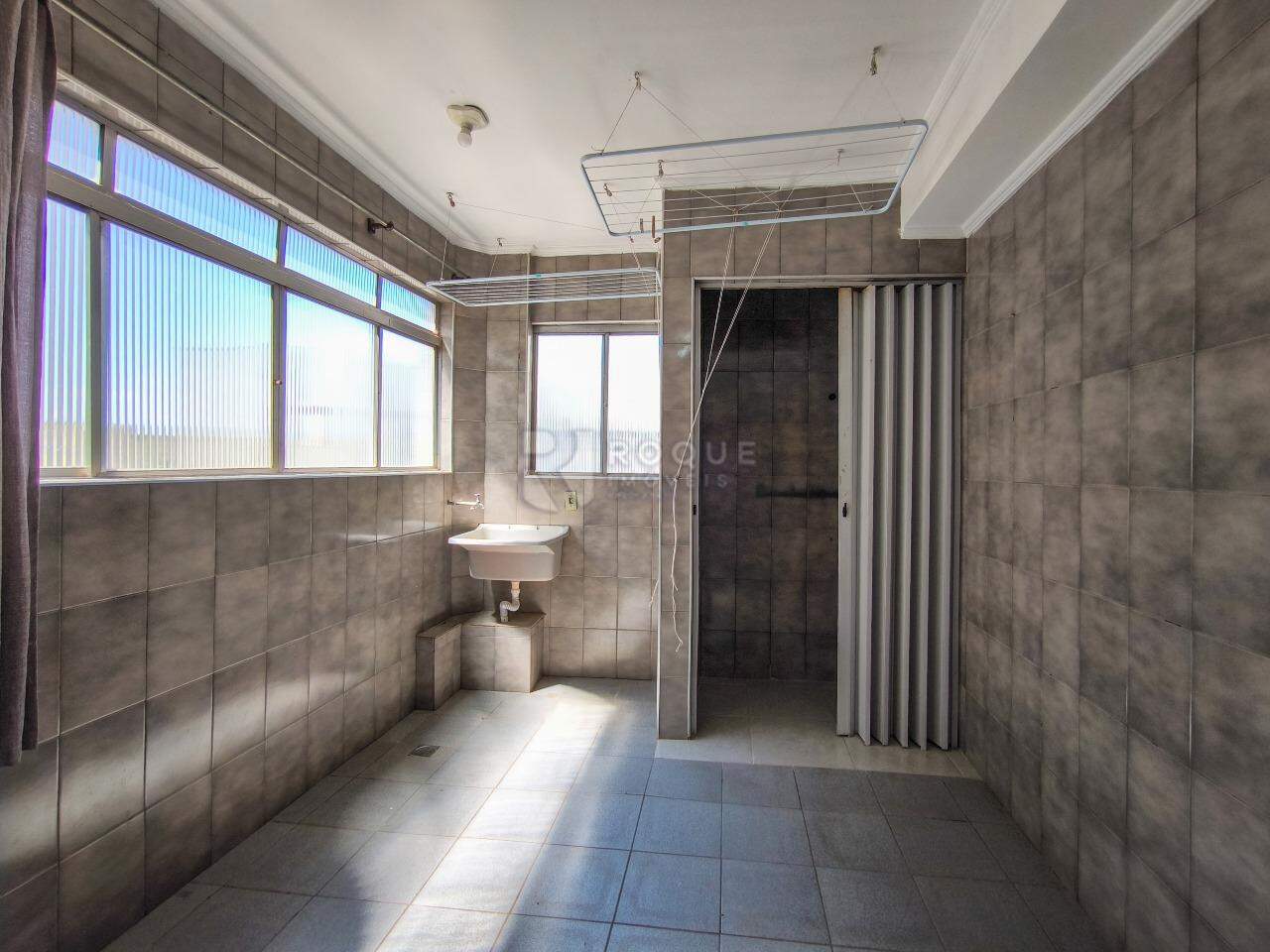 Apartamento para aluguel no bairro Vila Independência: ÁREA DE SERVIÇO