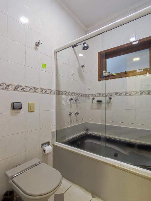Casa em condomínio para aluguel no bairro Portal das Rosas: BANHEIRO SOCIAL