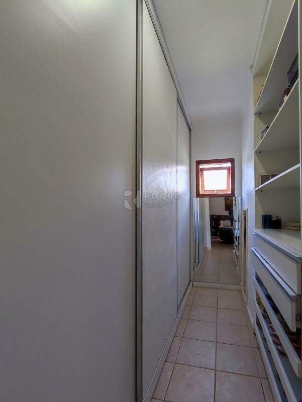 Casa em condomínio para aluguel no bairro Portal das Rosas: CLOSET SUÍTE 1