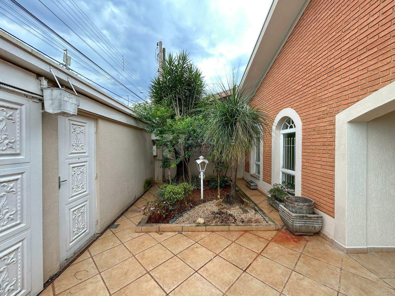 Casa Residencial para aluguel no bairro Jardim Brasil: Frente 