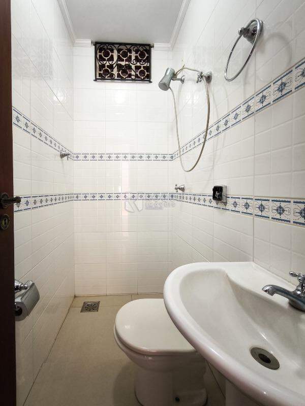 Casa em condomínio à venda no bairro Parque São Bento: BANHEIRO ÁREA DE SERVIÇO