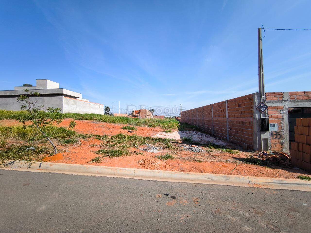Terreno à venda no bairro Residencial Vile I: FRENTE