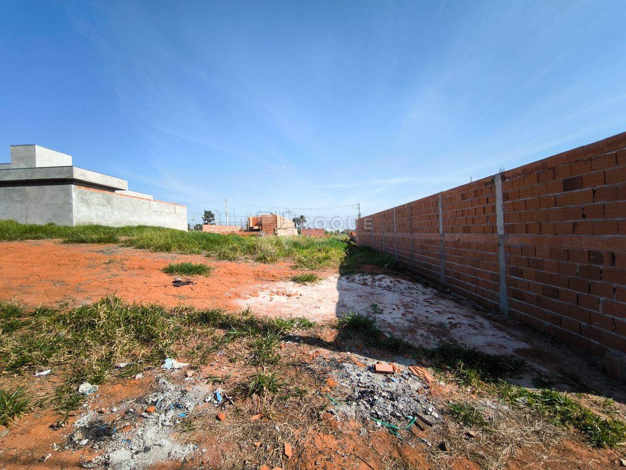 Terreno à venda no bairro Residencial Vile I: 