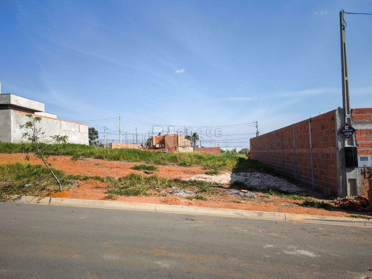 Terreno à venda no bairro Residencial Vile I: 
