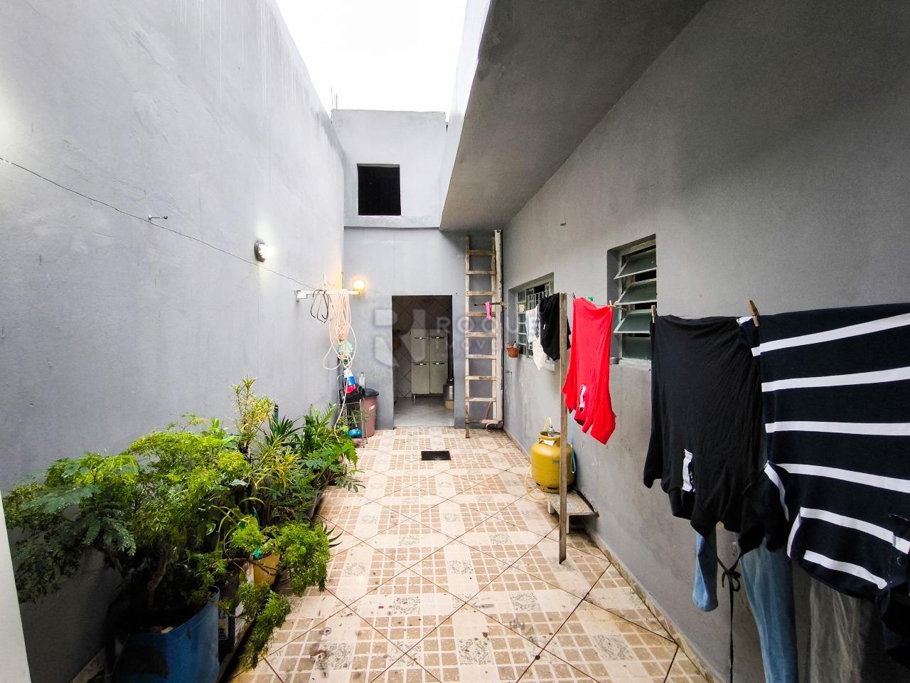 Casa Residencial à venda no bairro Parque Residencial Abílio Pedro: ÁREA DE VARAL