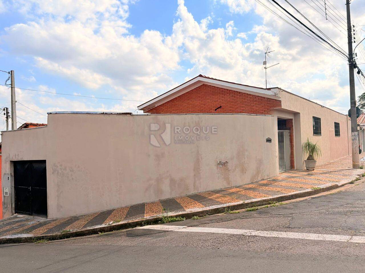 Casa Residencial para aluguel no bairro Jardim Rossi: Fachada