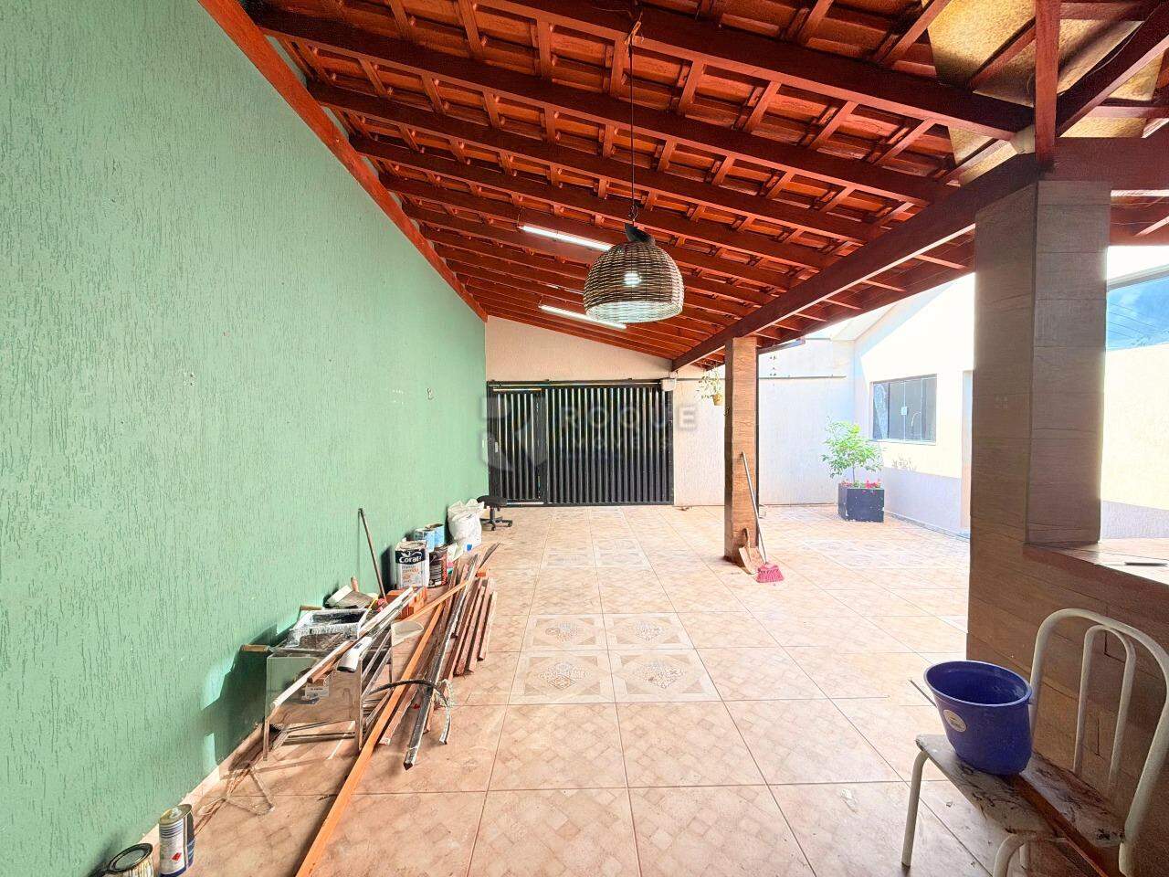 Casa Residencial para aluguel no bairro Jardim Rossi: Garagem
