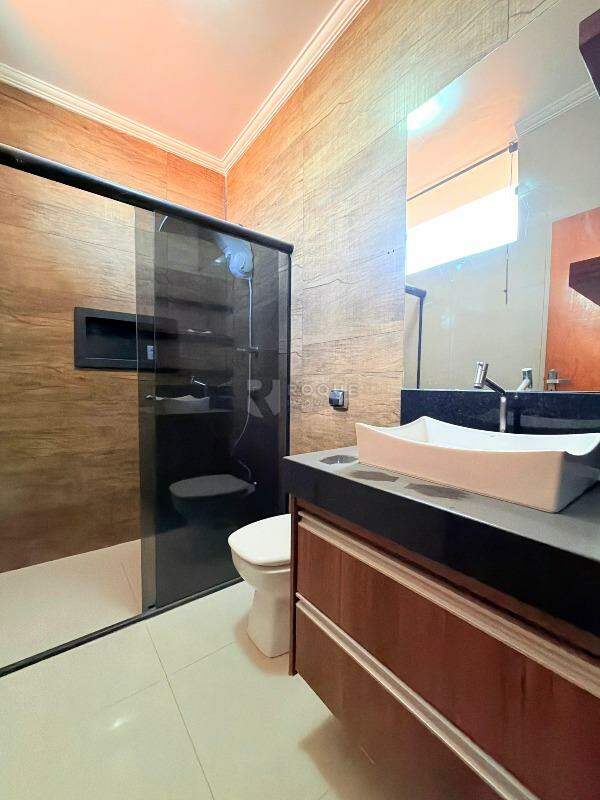 Casa Residencial para aluguel no bairro Jardim Rossi: Suite