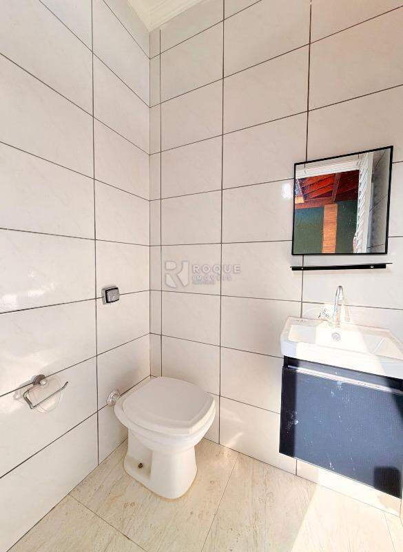 Casa Residencial para aluguel no bairro Jardim Rossi: Wc Social