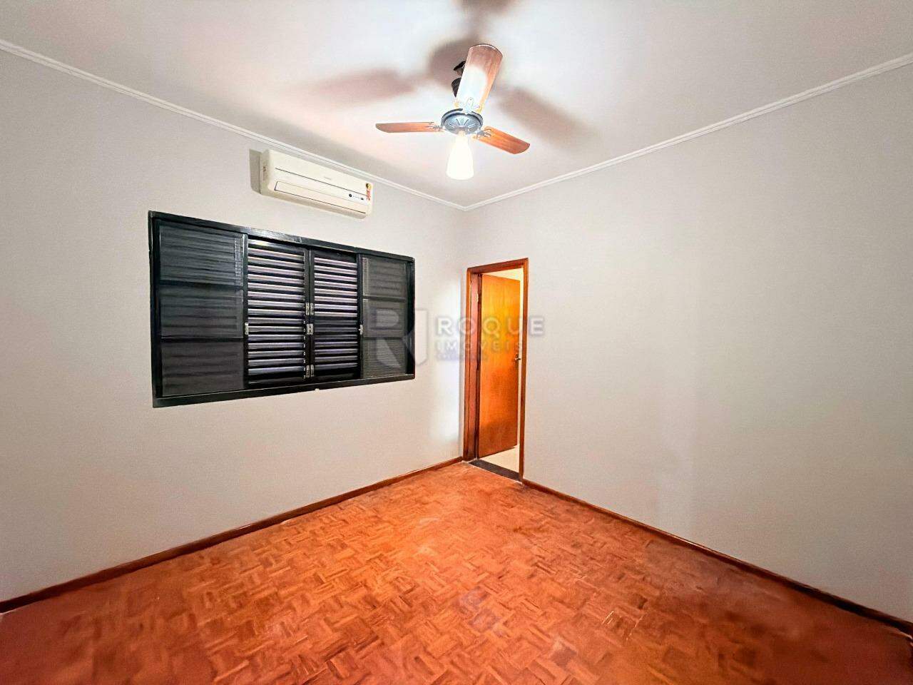 Casa Residencial para aluguel no bairro Jardim Rossi: Suíte