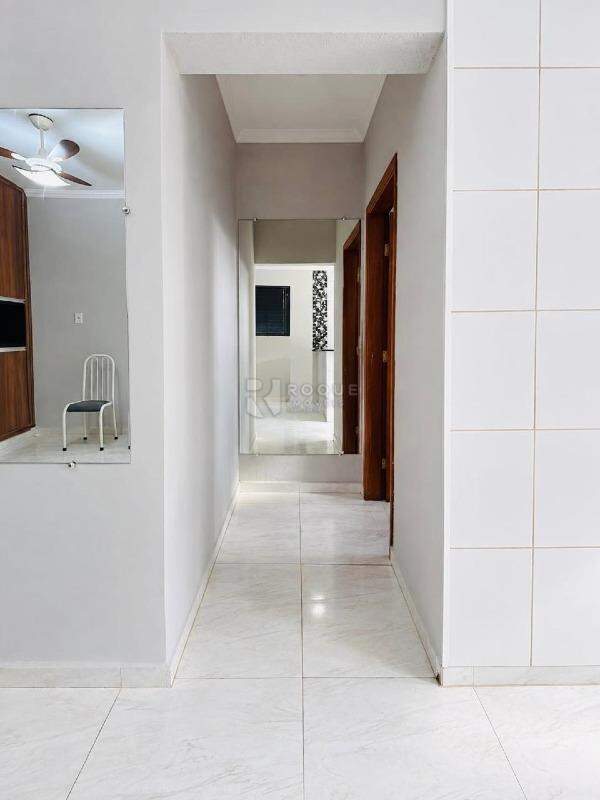 Casa Residencial para aluguel no bairro Jardim Rossi: Hall