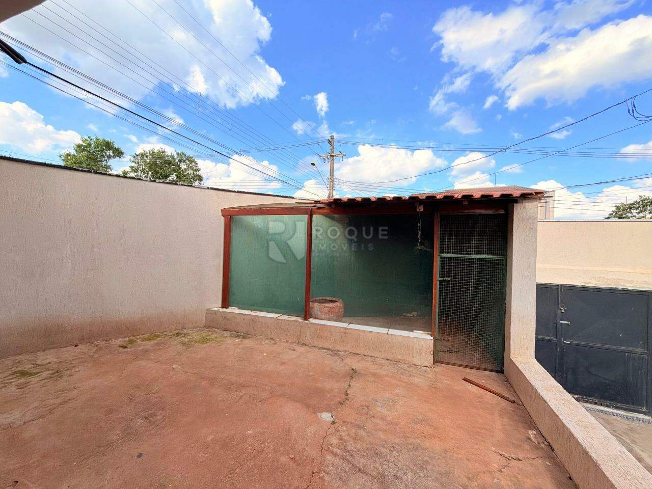 Casa Residencial para aluguel no bairro Jardim Rossi: Quintal