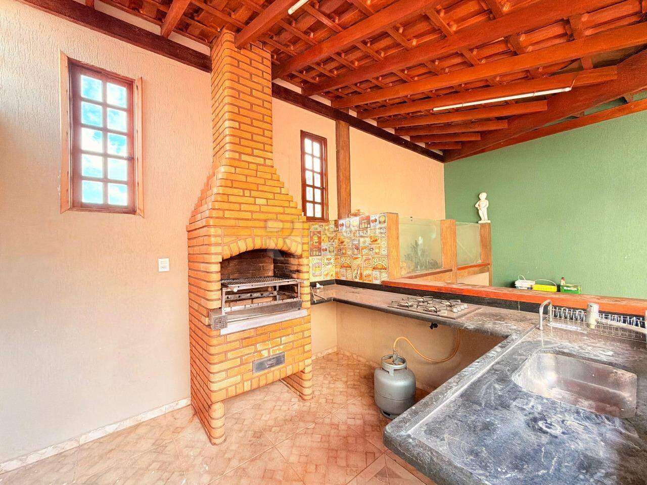 Casa Residencial para aluguel no bairro Jardim Rossi: Churrasqueira