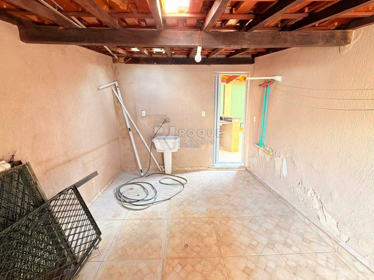 Casa Residencial para aluguel no bairro Jardim Rossi: Área de serviço