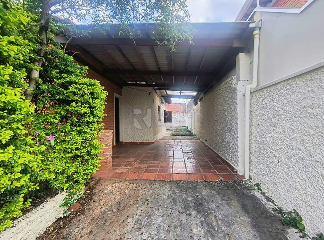 Casa Residencial para aluguel no bairro Jardim Mercedes: Garagem