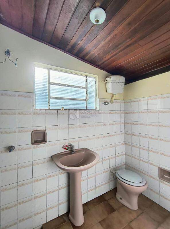 Casa Residencial para aluguel no bairro Jardim Mercedes: Wc fundos