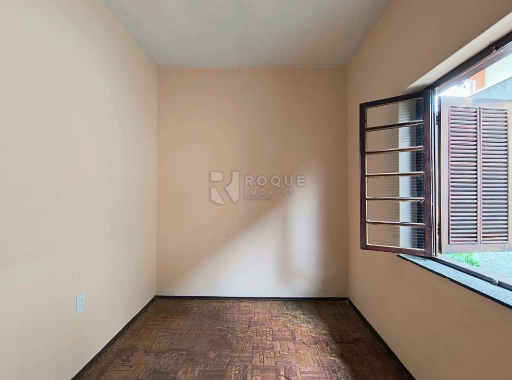Casa Residencial para aluguel no bairro Jardim Mercedes: Dormitório 03