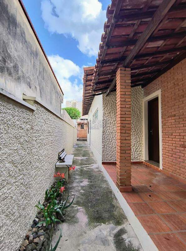 Casa Residencial para aluguel no bairro Jardim Mercedes: Corredor