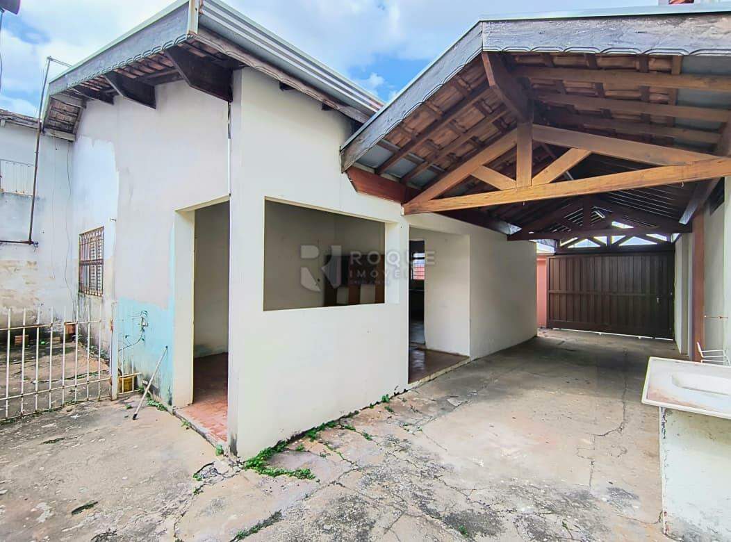 Casa Residencial para aluguel no bairro Jardim Nova Itália: Fundos