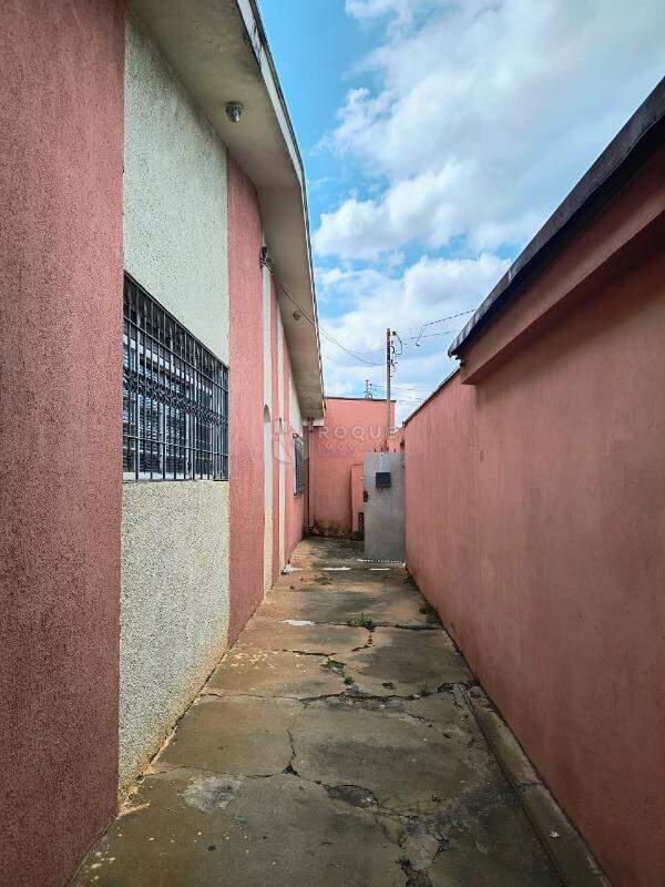 Casa Residencial para aluguel no bairro Jardim Nova Itália: Frente