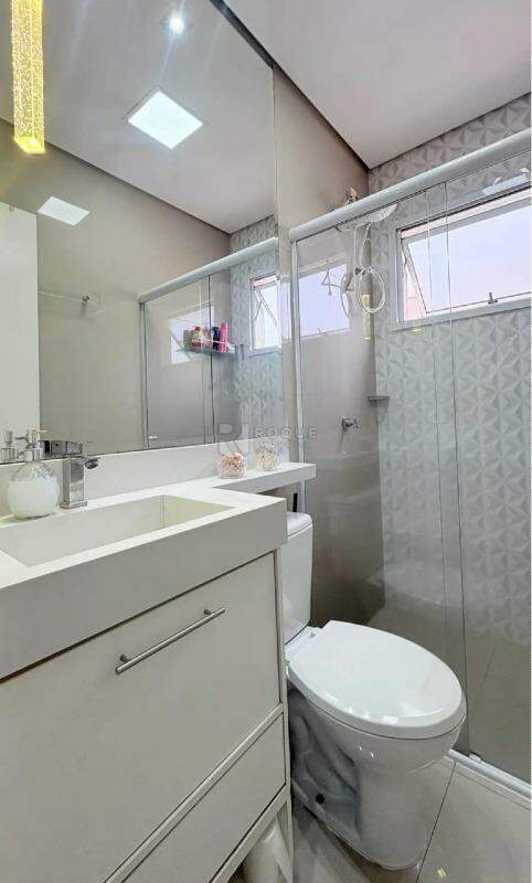 Apartamento à venda no bairro Condomínio Varandas I: banheiro