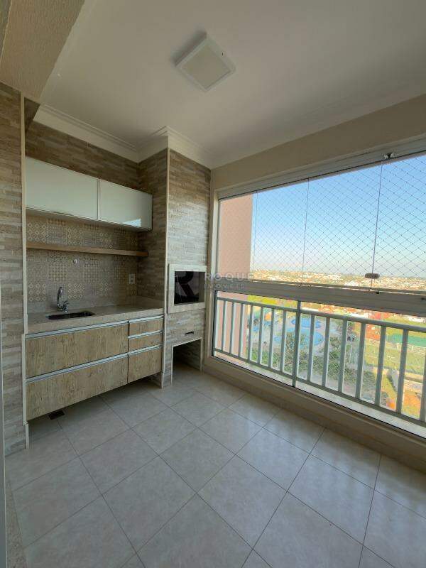 Apartamento à venda no bairro Desmembramento Oscar Antonio Breda: varanda