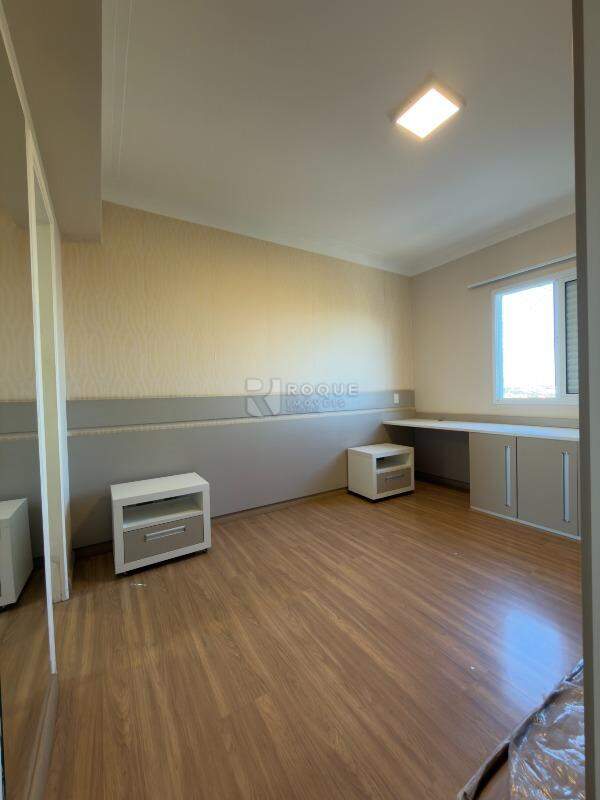 Apartamento à venda no bairro Desmembramento Oscar Antonio Breda: suíte